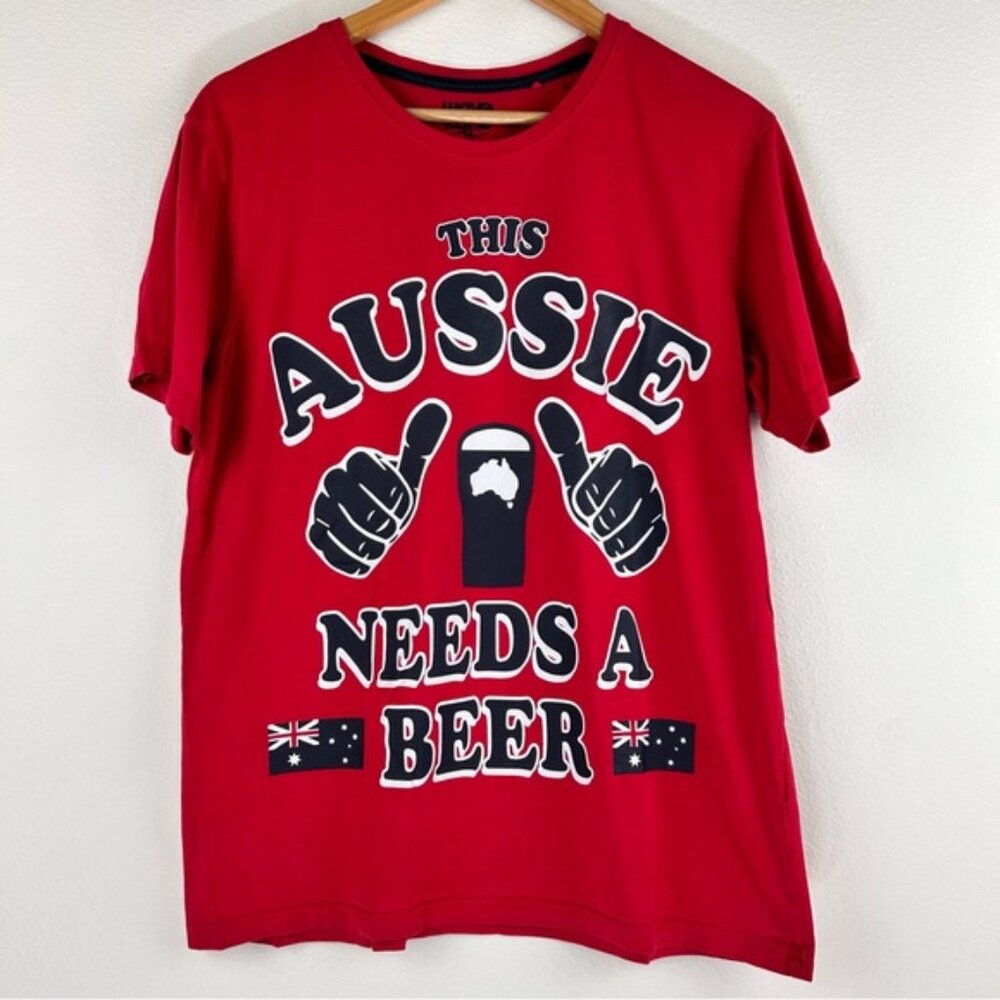 Wave Zone Men's Red This Aussie Needs a Beer T-Shirt Casual Vacation Vibe Size M